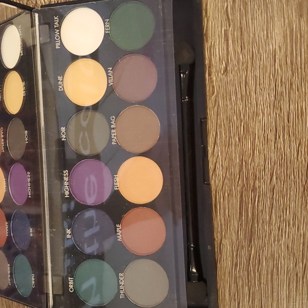 Sleek makeup eyeshadow palette